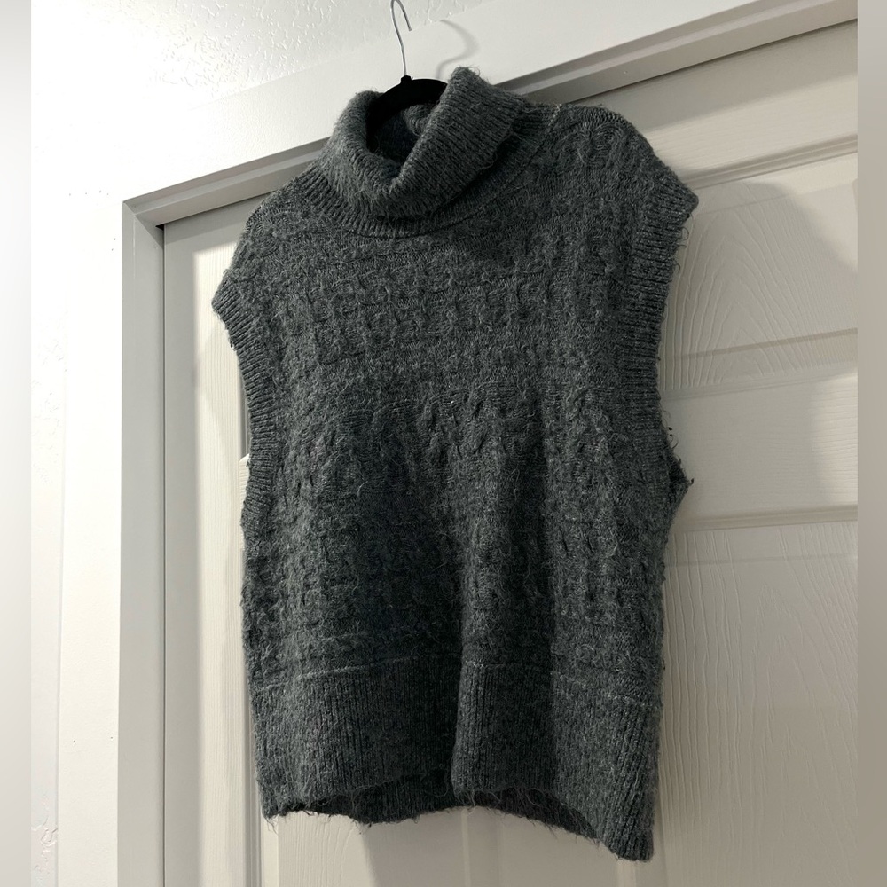 Old Navy turtleneck sleeveless tunic/top